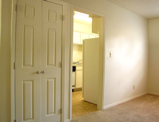 Colonial Plaza Apartments